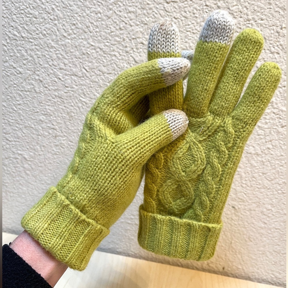 Elma Gloves. Knitted & Fleece Lined. Cuffed, Lime Green & cream. Adult OS. New